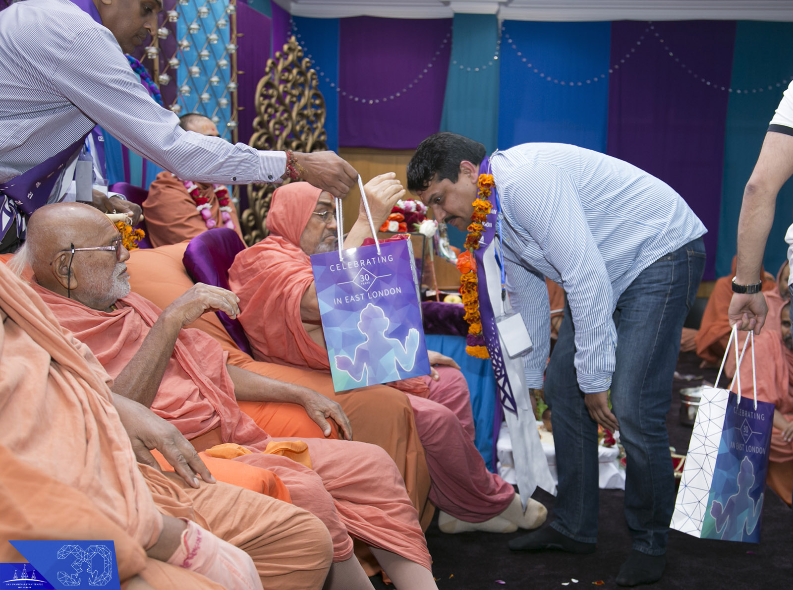 ©1987-2017 SKS Swaminarayan Temple East London